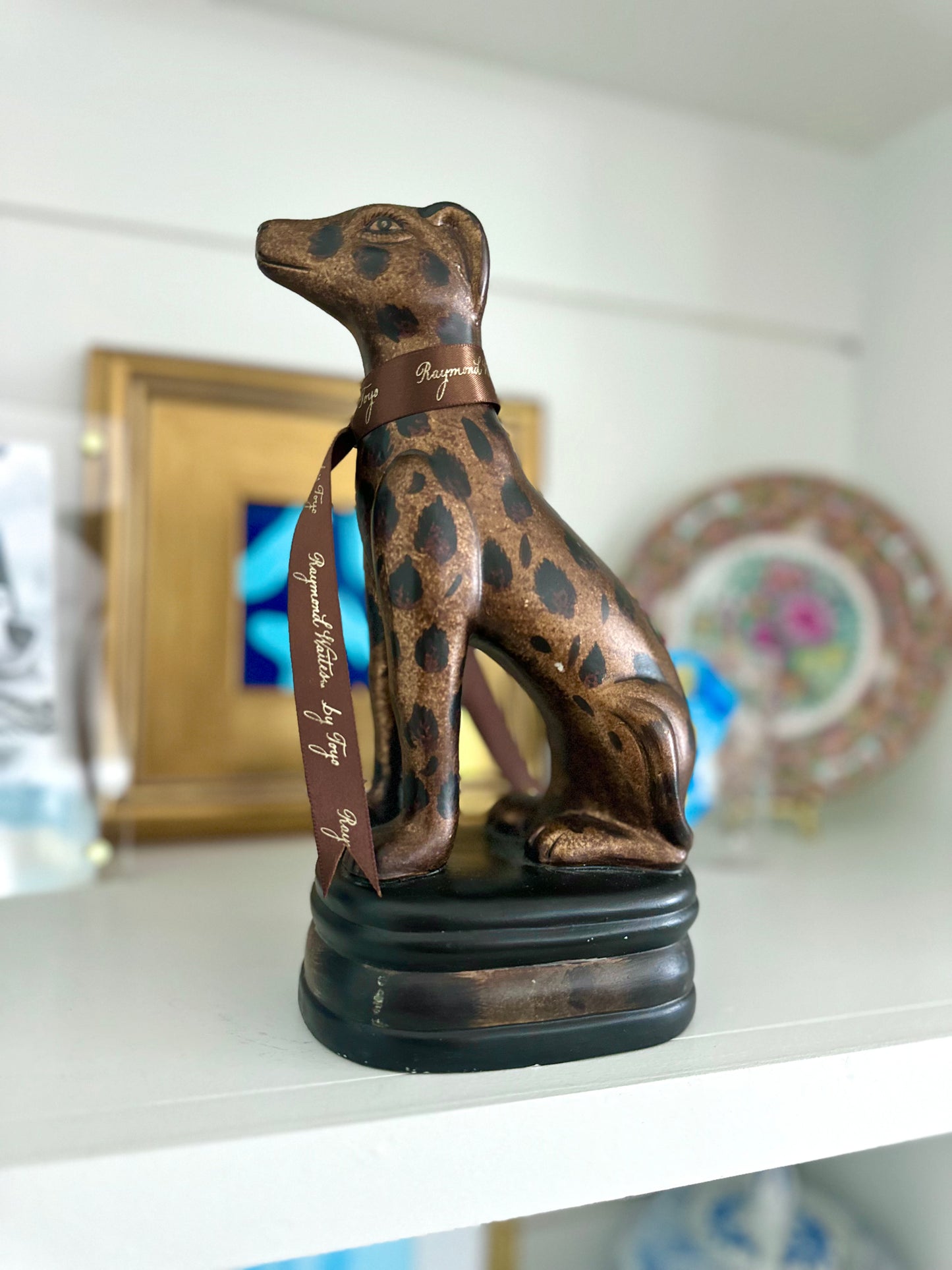 Toyo dog statue