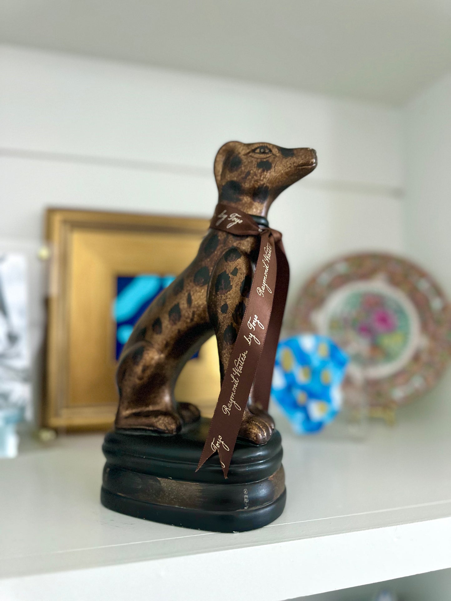 Toyo dog statue